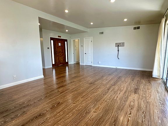5th image of 248 Bloom Dr