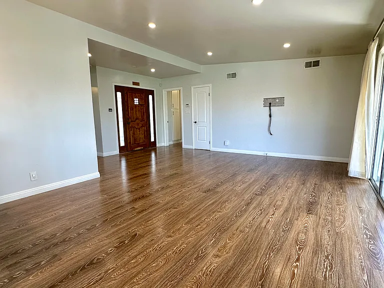 248 Bloom Dr — Photo 5