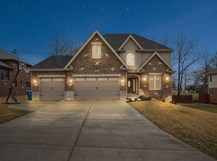 10067 S 86th Ct, Palos Hills, IL 60465