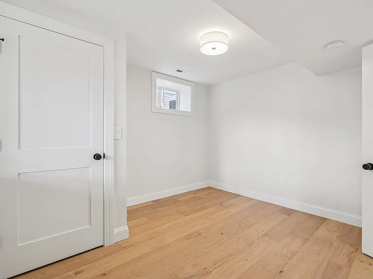 32-34 Larch St — Photo 30
