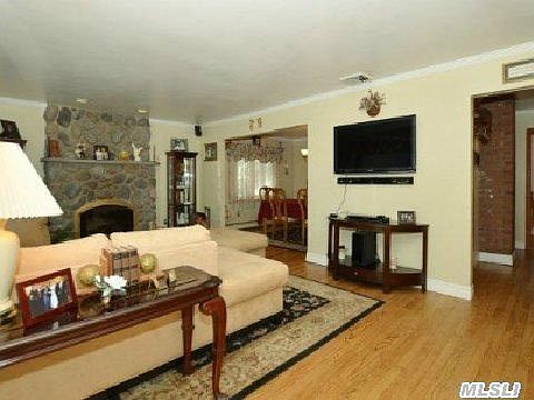 2nd image of 130 Singworth St