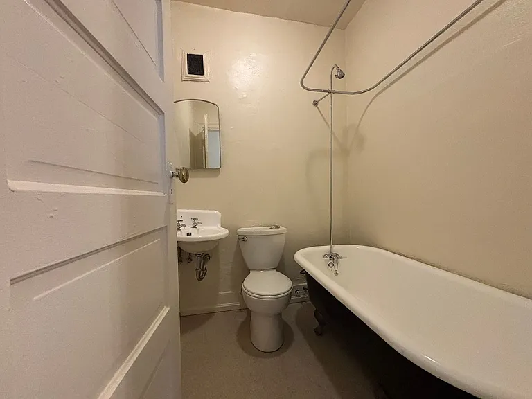 Converse Court Apartments — Photo 26