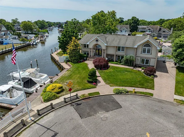 4 Cutter Place, West Babylon, NY 11704