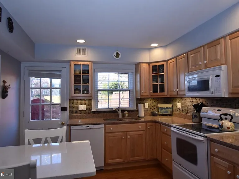 8244 Carrleigh Pkwy — Photo 3