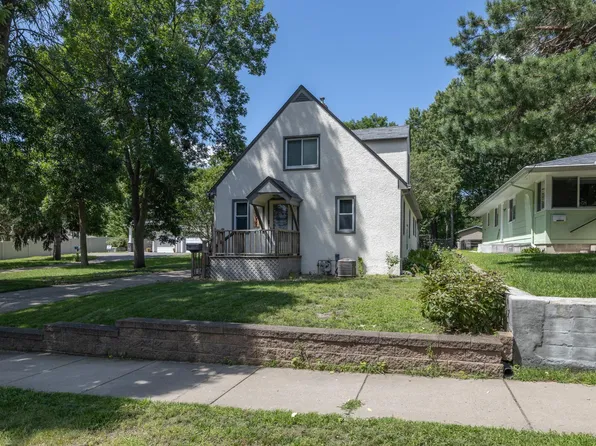 4039 Xenia Ave N, Robbinsdale, MN 55422