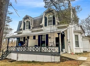 8 Old Whalesback Rd, Red Hook, NY 12571