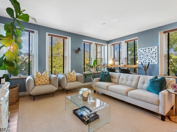 54-60 McWhorter St #202