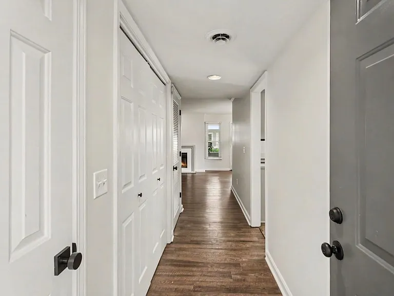 213 Hillsboro Pl — Photo 18