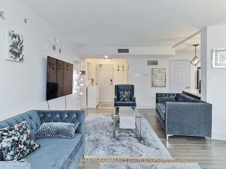 1240 Marlborough Ct #806 — Photo 9