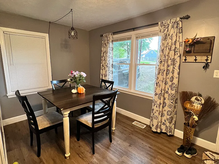10811 Alberta Dr — Photo 11