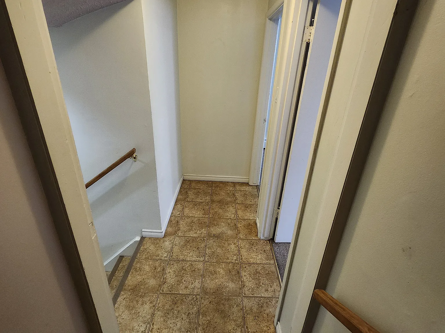617 68 Avenue SW — Photo 2