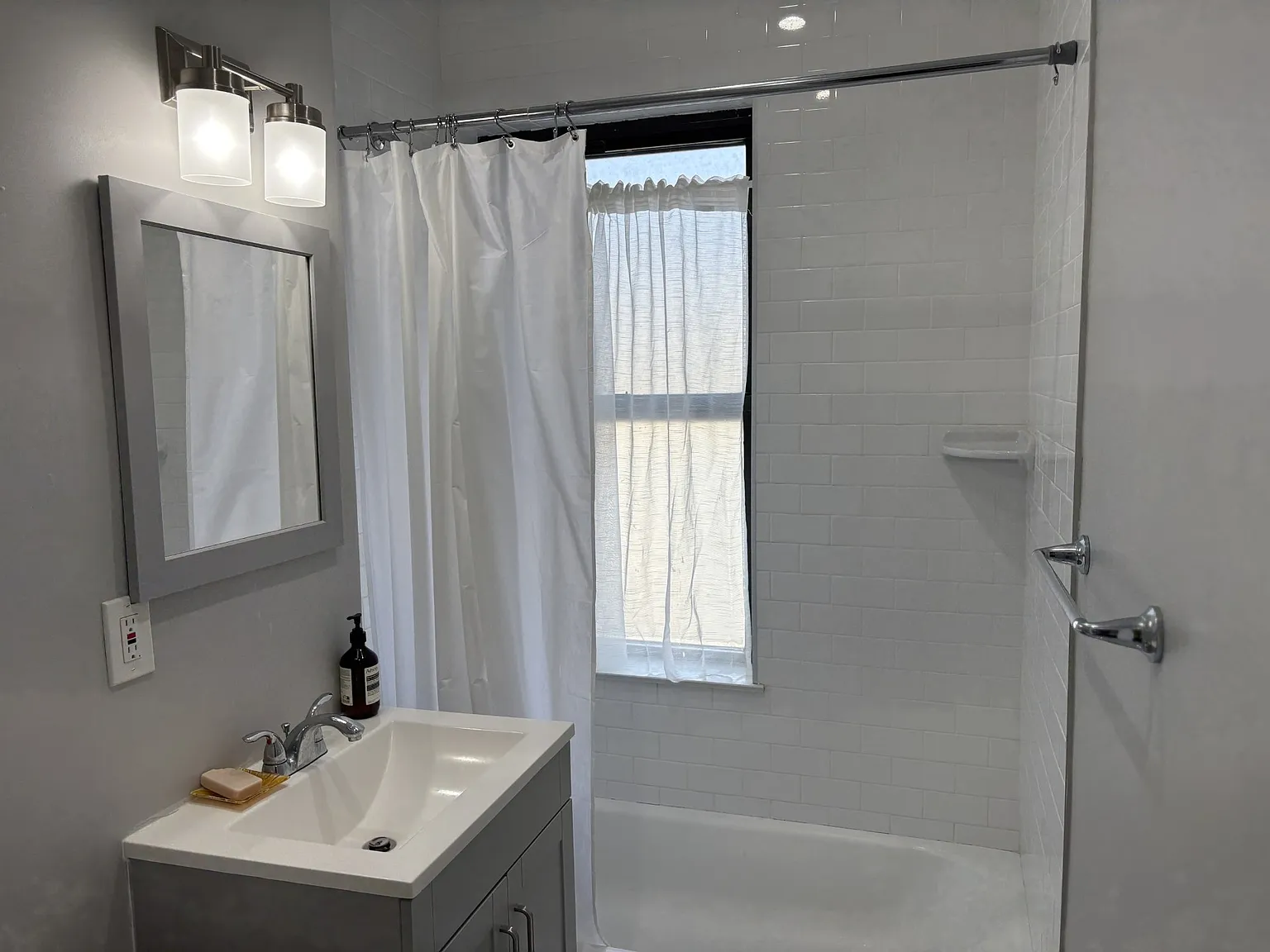 2 bed, 720 sqft, $2,600 — Photo 4