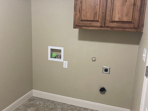 4th image of 8 Nicci Ln