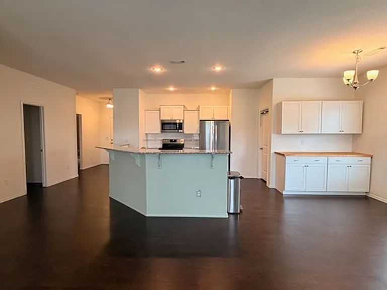 691 Morningside Dr — Photo 3
