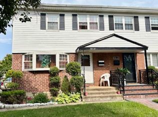 14425 253rd St, Rosedale, NY 11422