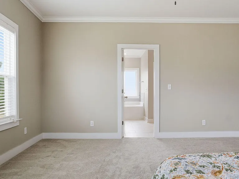 2638 Laurens St — Photo 30