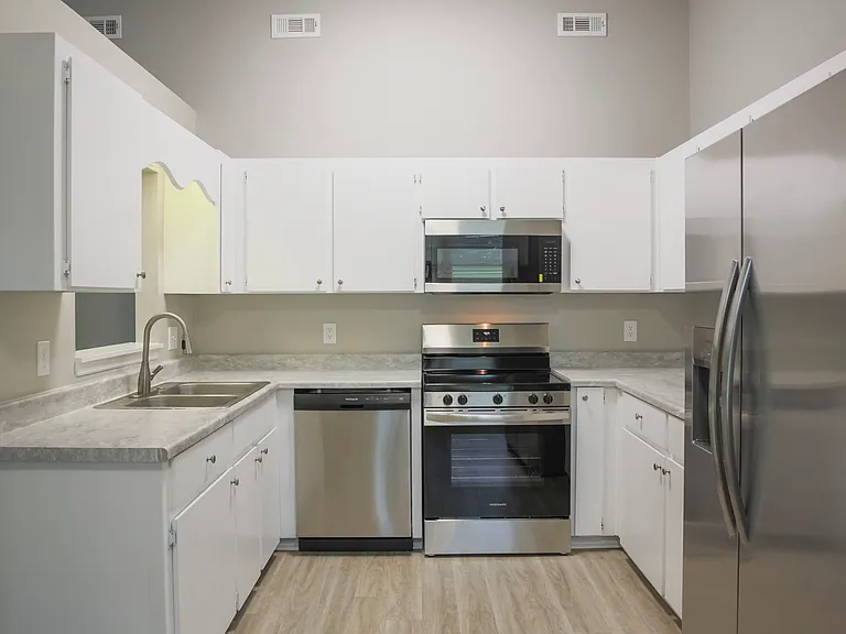 607 Scott St — Photo 15