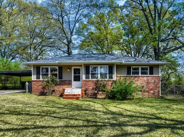 8504 Meadowbrook Dr, Douglasville, GA 30134