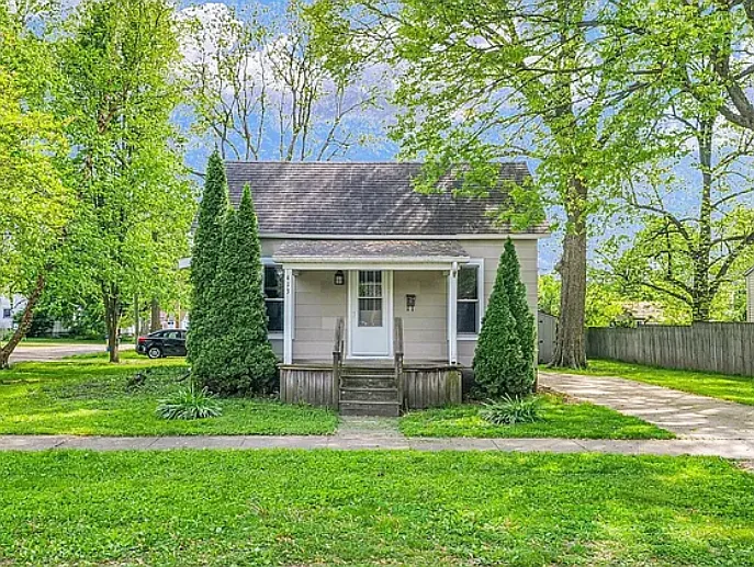 413 E Lincoln St — Photo 3