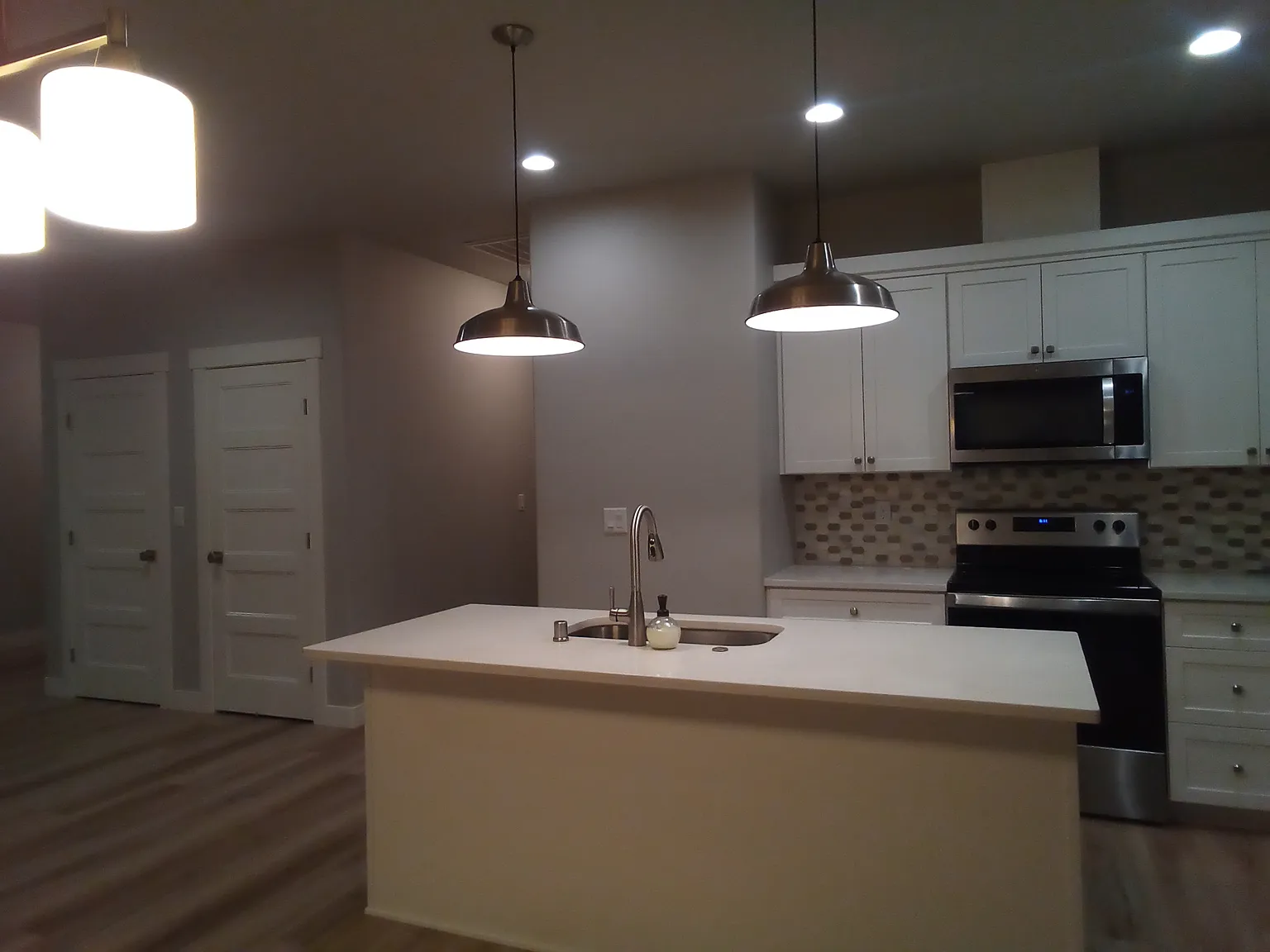 3 bed, 2.5 bath, 1950 sqft, $2,895 — Photo 4