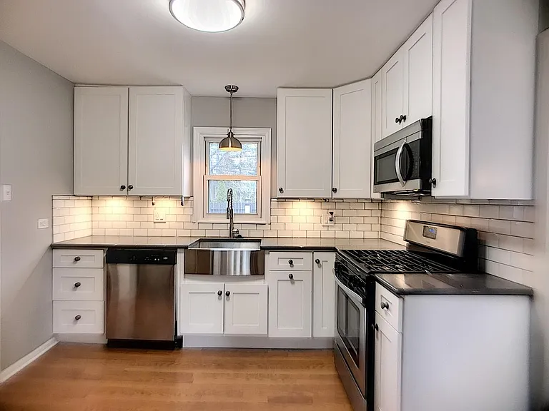 320 S Cass Ave — Photo 2
