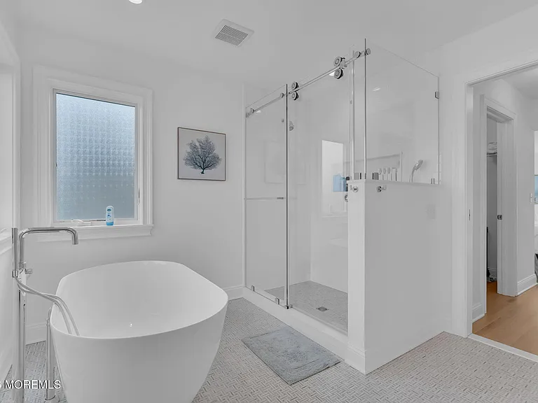 112 Sylvania Ave — Photo 39