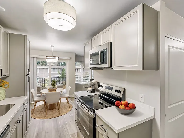 Beautifully Renovated 1 & 2 Bedroom Apartments in Lynnwood! — Photo 49