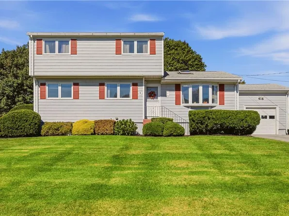 31 Redwood Rd, Portsmouth, RI 02871