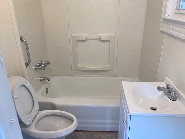 829 Main St #3 — Photo 4