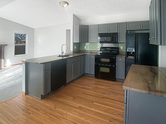 2nd image of 456 Saint Thomas Dr