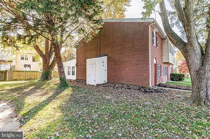 323 Sweet Briar Ct — Photo 3