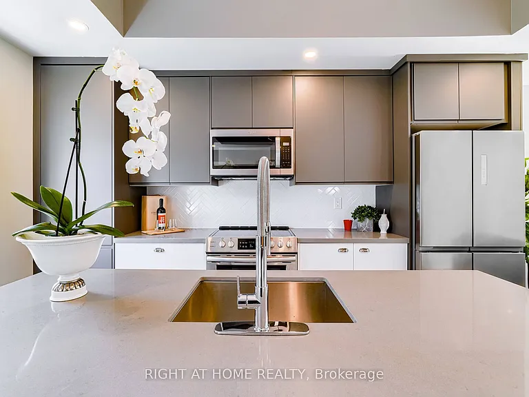 294 S Kingsway Rd #3 — Photo 8