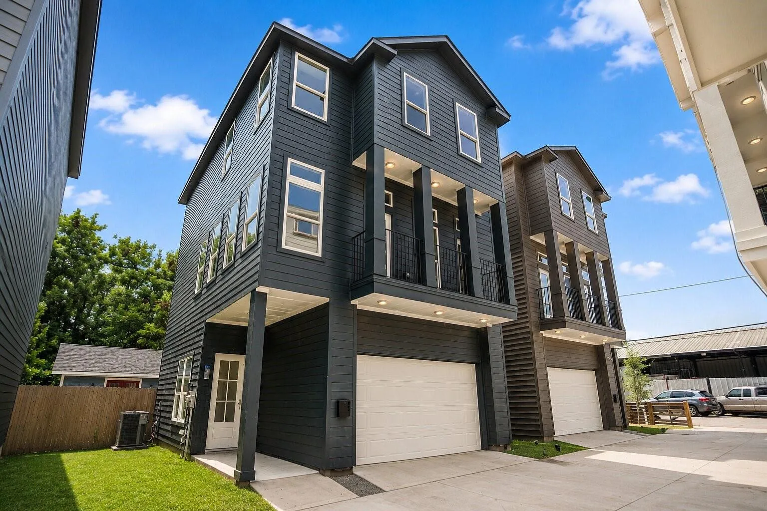 3 bed, 3.5 bath, $2,950 — Photo 1