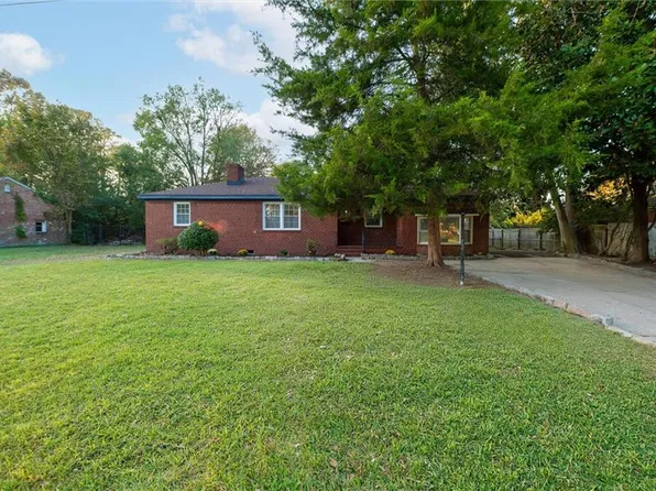 1713 Greenhouse Rd, Virginia Beach, VA 23455