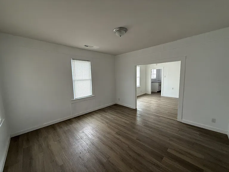 125 Clyde St — Photo 2