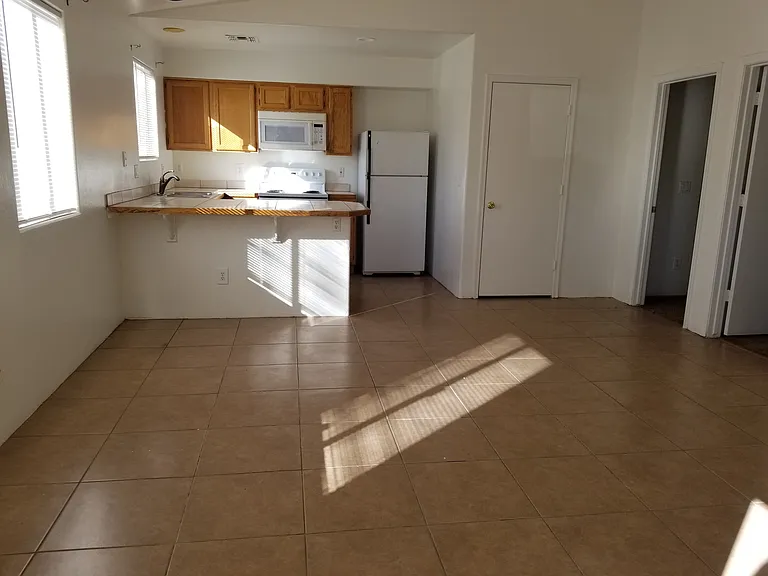 1240 E Mountain View Rd — Photo 14