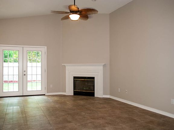 3rd image of 589 Desert Oak Dr