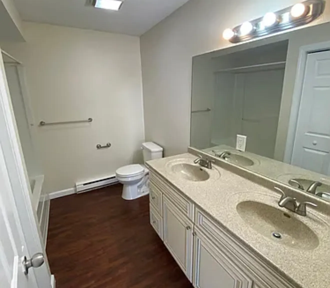 2 bed, 832 sqft, $1,750 — Photo 3