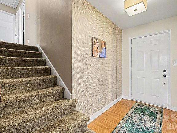 5th image of 1223 Pinedale Rd