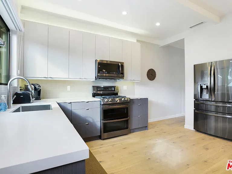 823 N Harper Ave — Photo 6