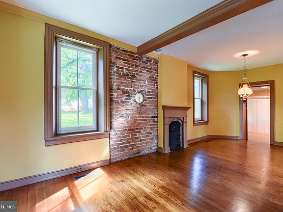 5th image of 113 Race St