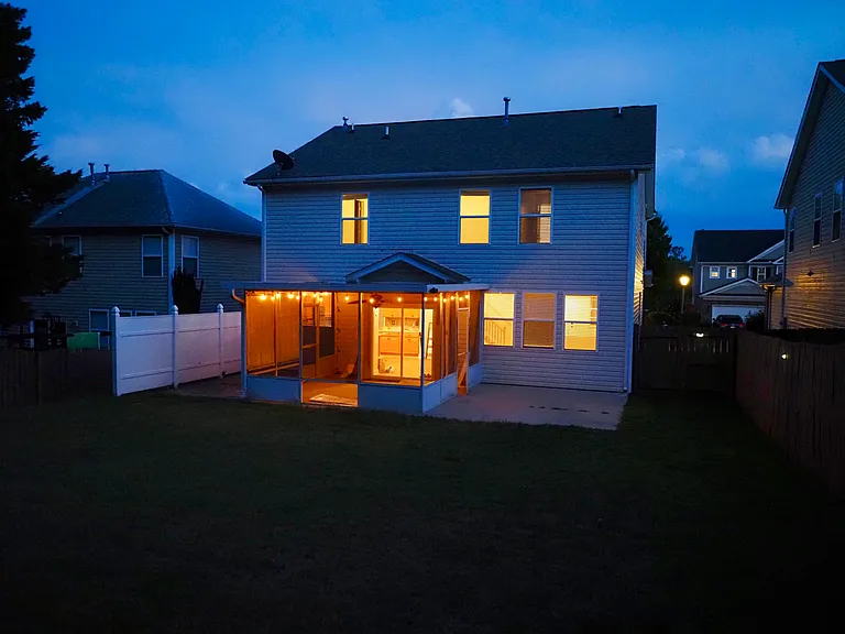 27 Border Ave — Photo 37