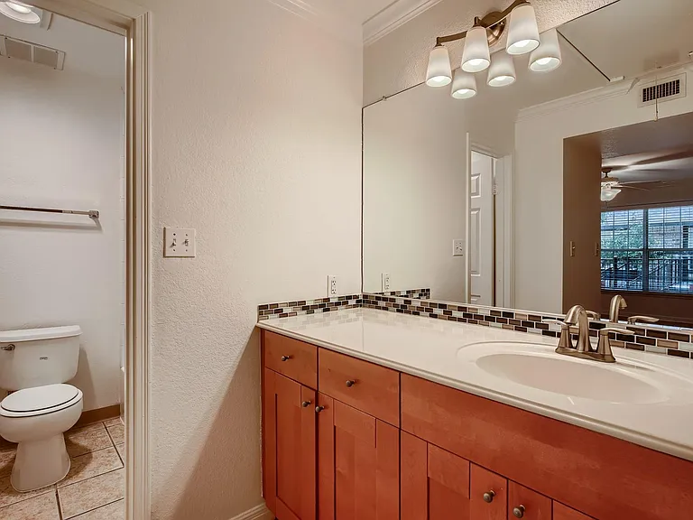 7685 Northcross Dr #323 — Photo 11