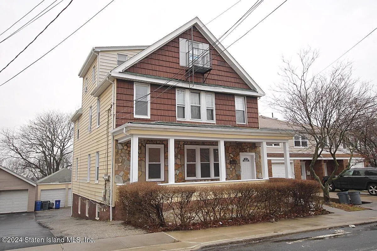 296 Bradley Ave photo 1