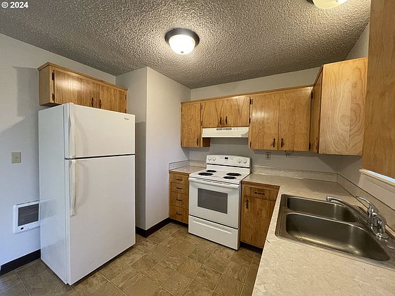 5th image of 3116 NE 66th Ave