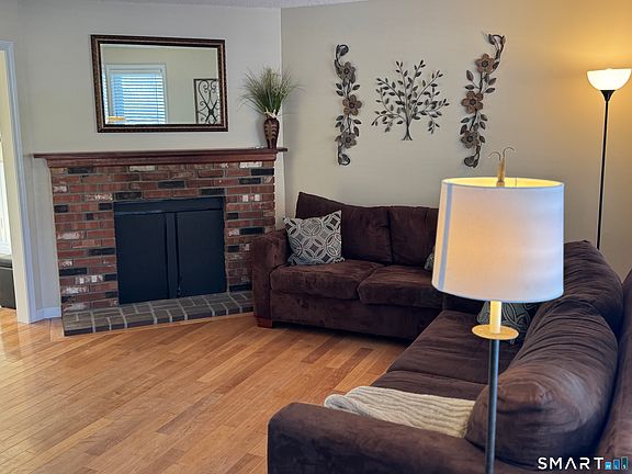 5th image of 7 Bay Path Way #7