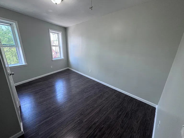 812 Clinton Ave #4 — Photo 4