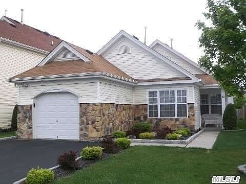 1st image of 10 Martin Dr