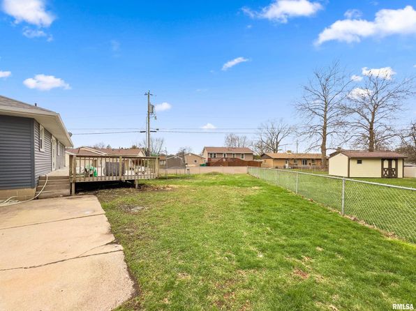 1701 Robin Ct, Galesburg, IL 61401