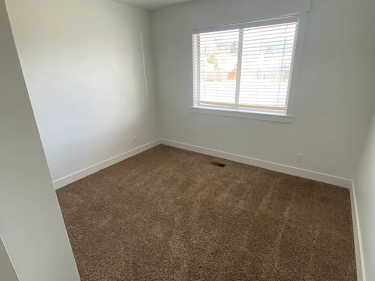 350 W 1045 N — Photo 4